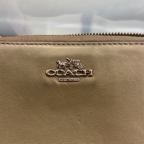 Coach Large Wallet EUC Olive Color Womens Clutch - Picture 3 of 15